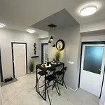 Daylight Center Apartment *